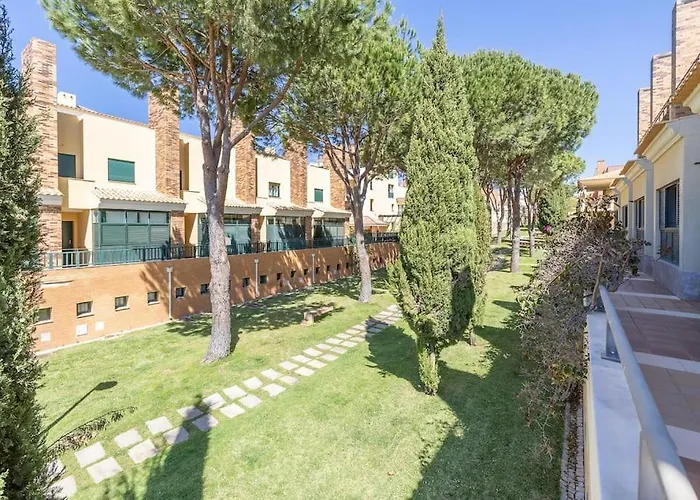 Hideaway - Golf, Pool &