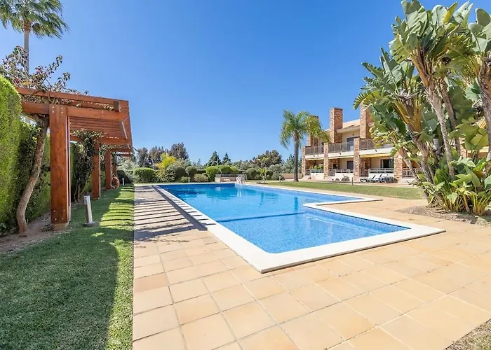 Апартаменты Hideaway - Golf, Pool & Виламура